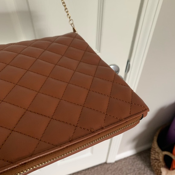 Quilted Faux Leather Clutch Handbag with Gold Chain - Picture 6 of 7